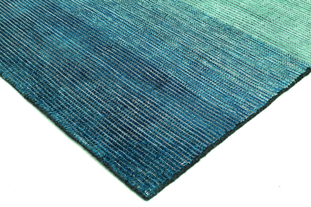 Ręcznie tkany dywan Ivette Ombre Niagara w odcieniach niebieskiego o wymiarach 200x300 cm z wiskozy i poliestru.